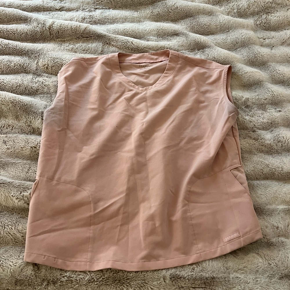 Jaanuu pink scrub top